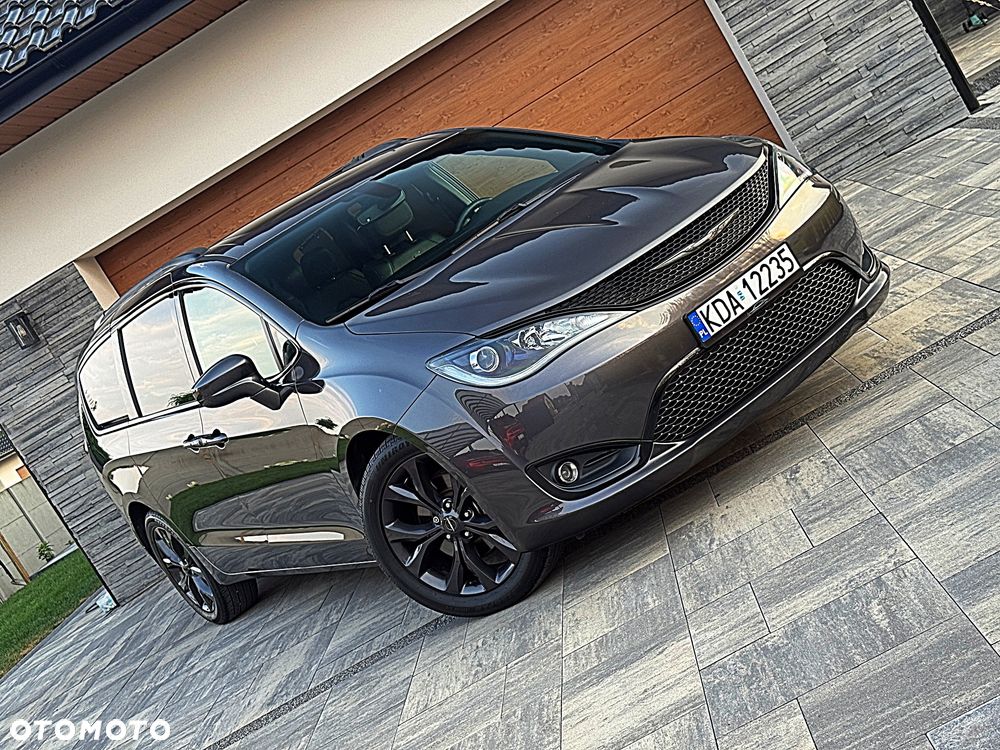 Chrysler Pacifica - 27