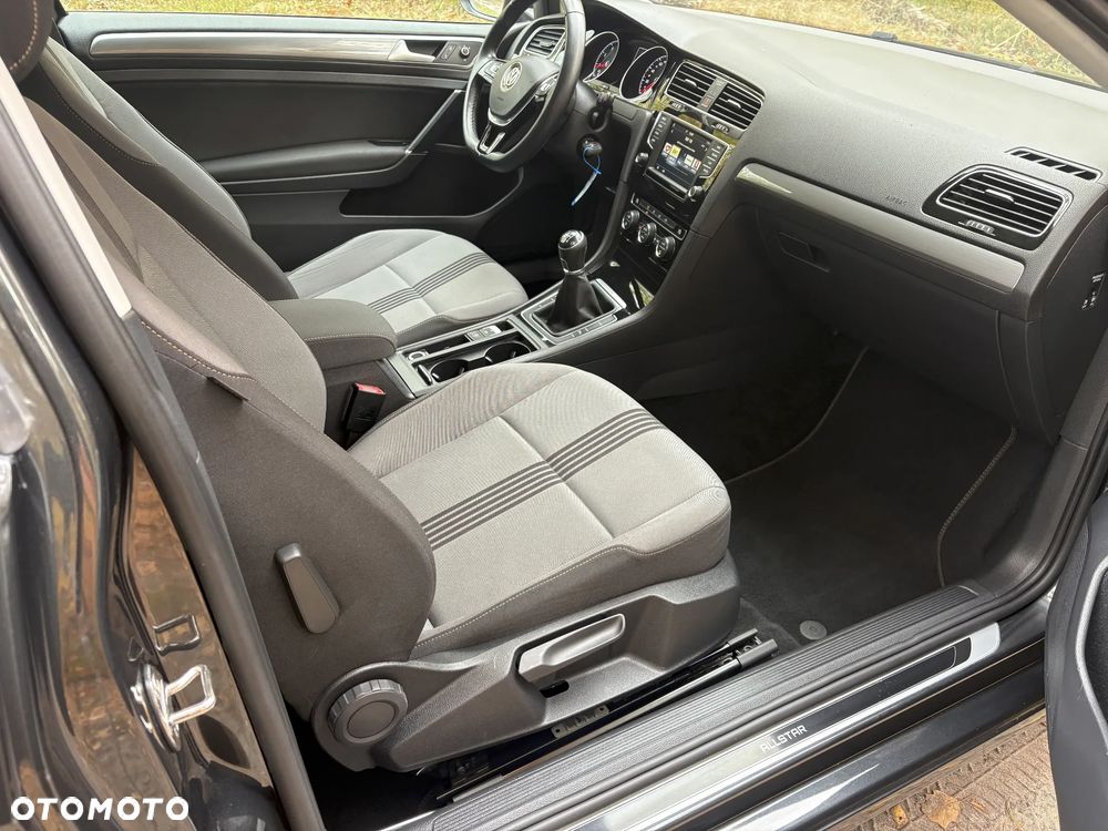 Volkswagen Golf - 6