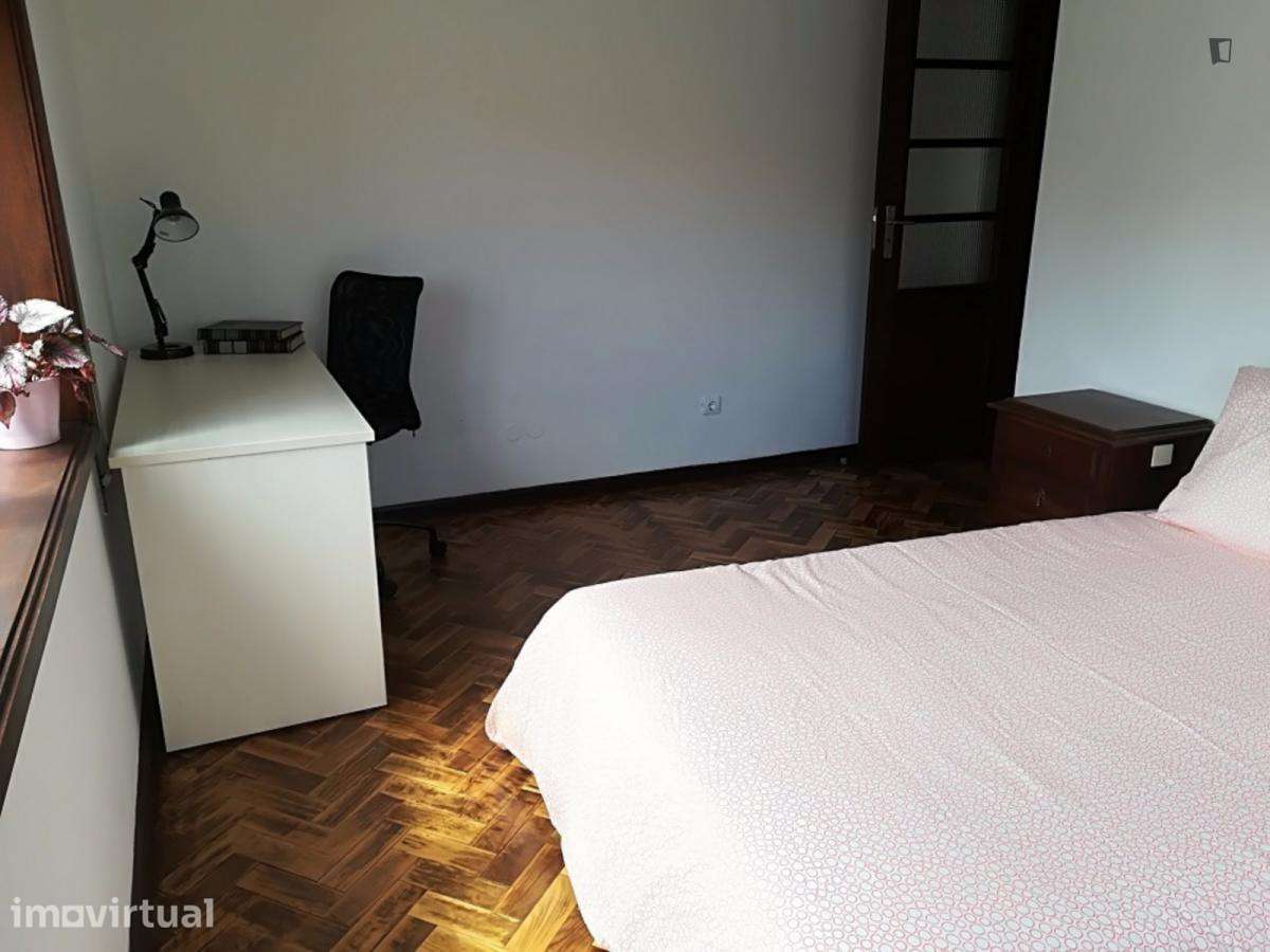 Quarto - localizado em Mafamude Porto - Grande imagem: 5/26