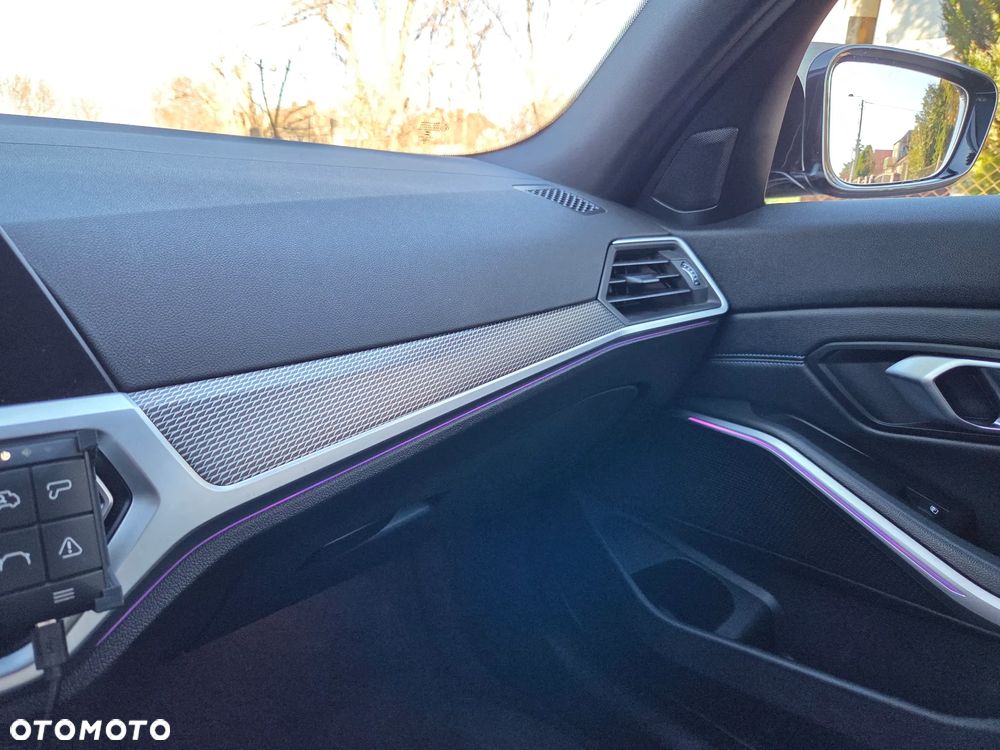 BMW Seria 3 320d M Sport - 8