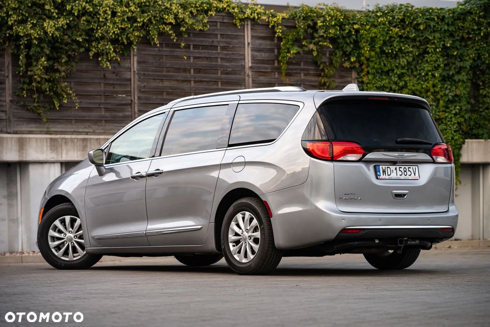 Chrysler Pacifica - 3