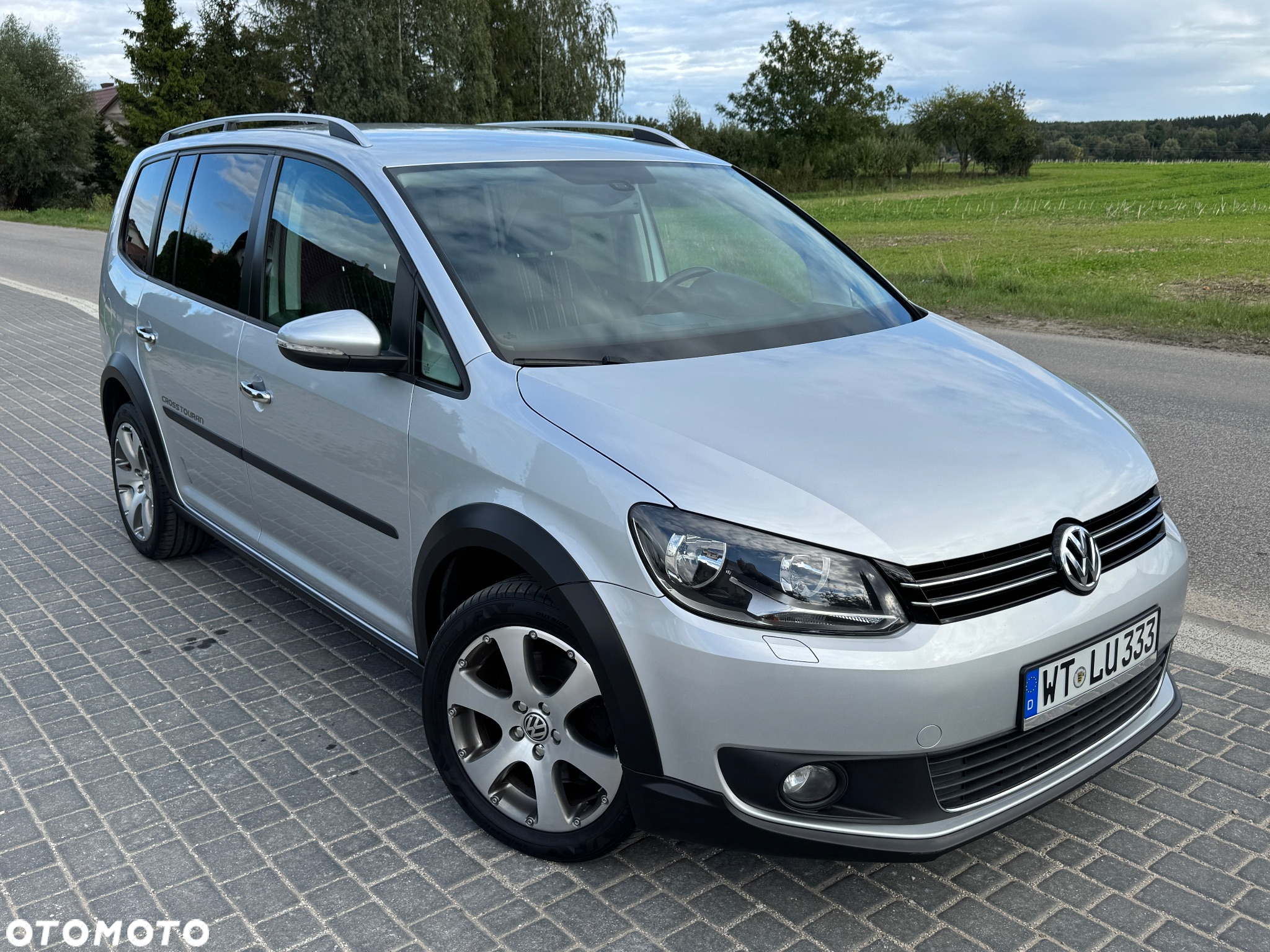Volkswagen Touran 2.0 TDI DPF DSG Cross - 2