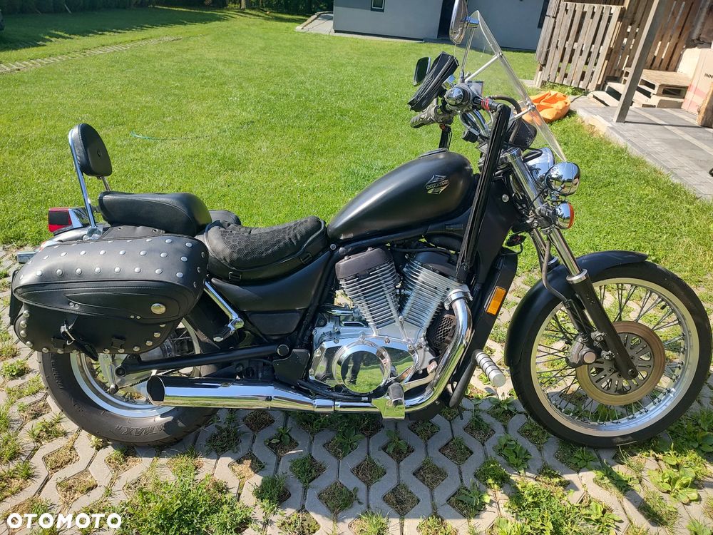 Suzuki Intruder - 1