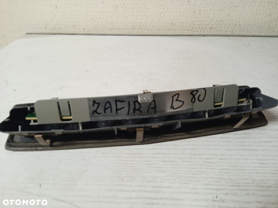 TRZECIE ŚWIATŁO STOP OPEL ZAFIRA B - 2