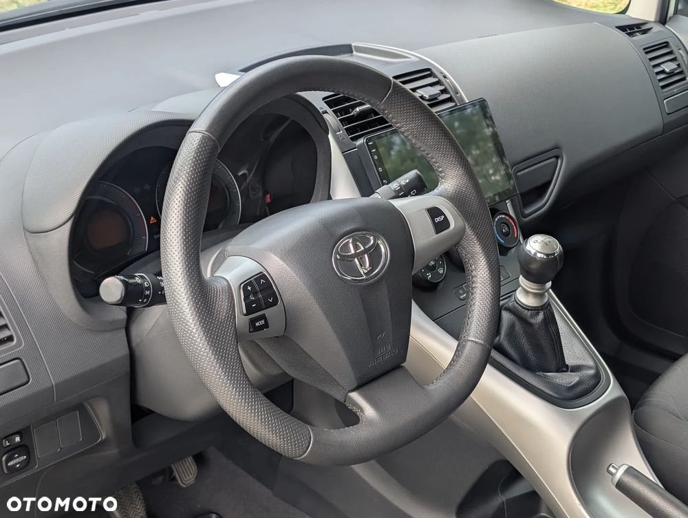 Toyota Auris 1.33 VVT-i Premium - 24