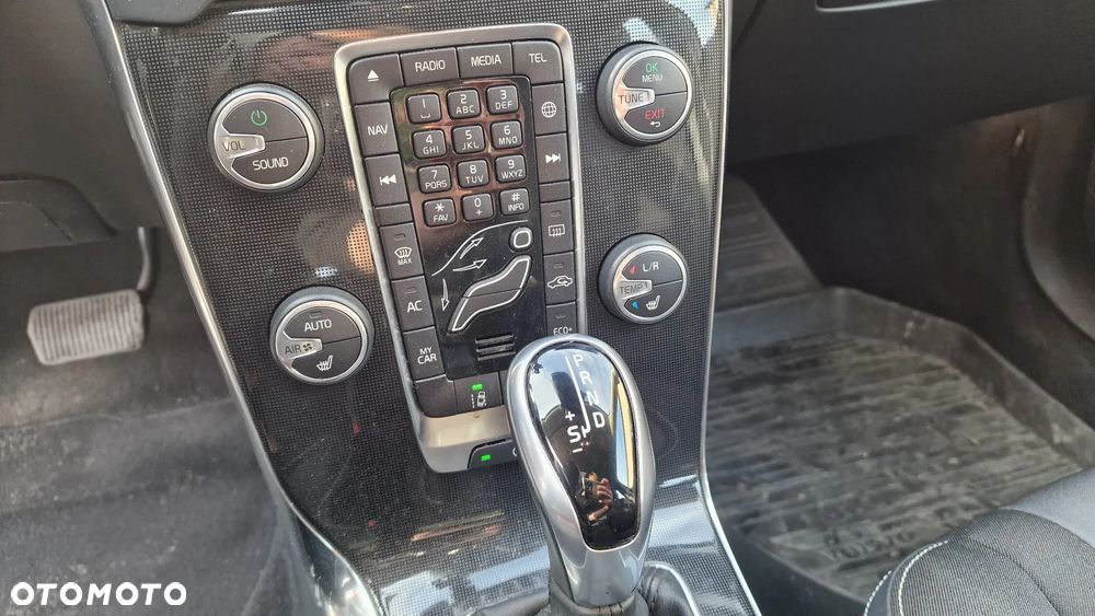 Volvo V40 D2 Geartronic Momentum - 24