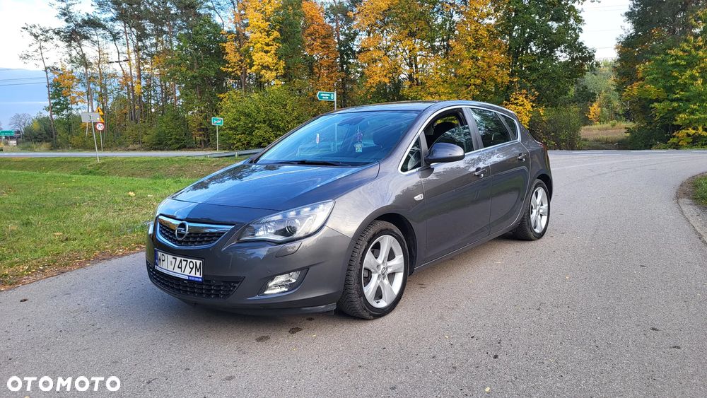 Opel Astra 2010 photo 2