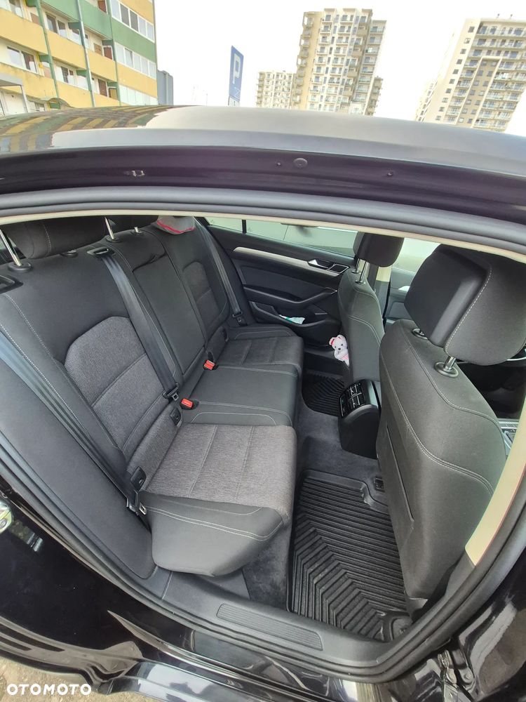 Volkswagen Passat - 15
