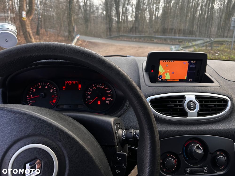 Renault Clio 1.2 16V Dynamique - 11