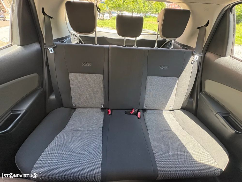 Toyota Yaris 1.5 HSD Comfort+Navi - 12