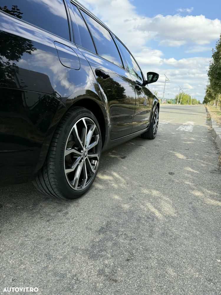 Skoda Octavia Combi 2.0 TDI RS - 10