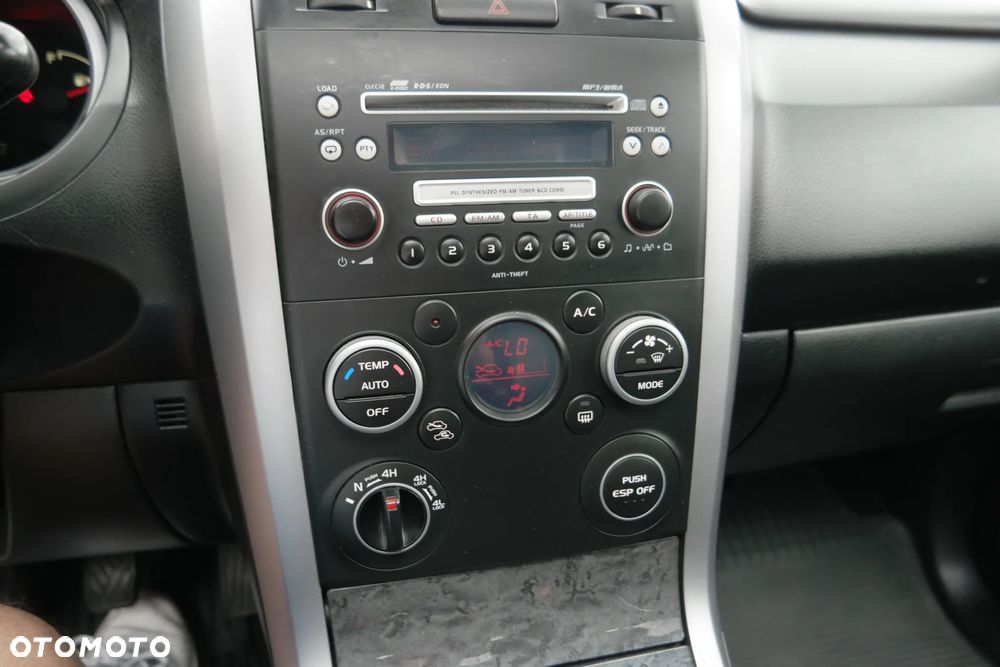 Suzuki Grand Vitara 2.4 De Luxe - 27