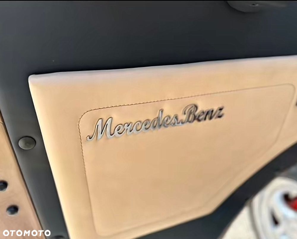 Mercedes-Benz 208D - 12