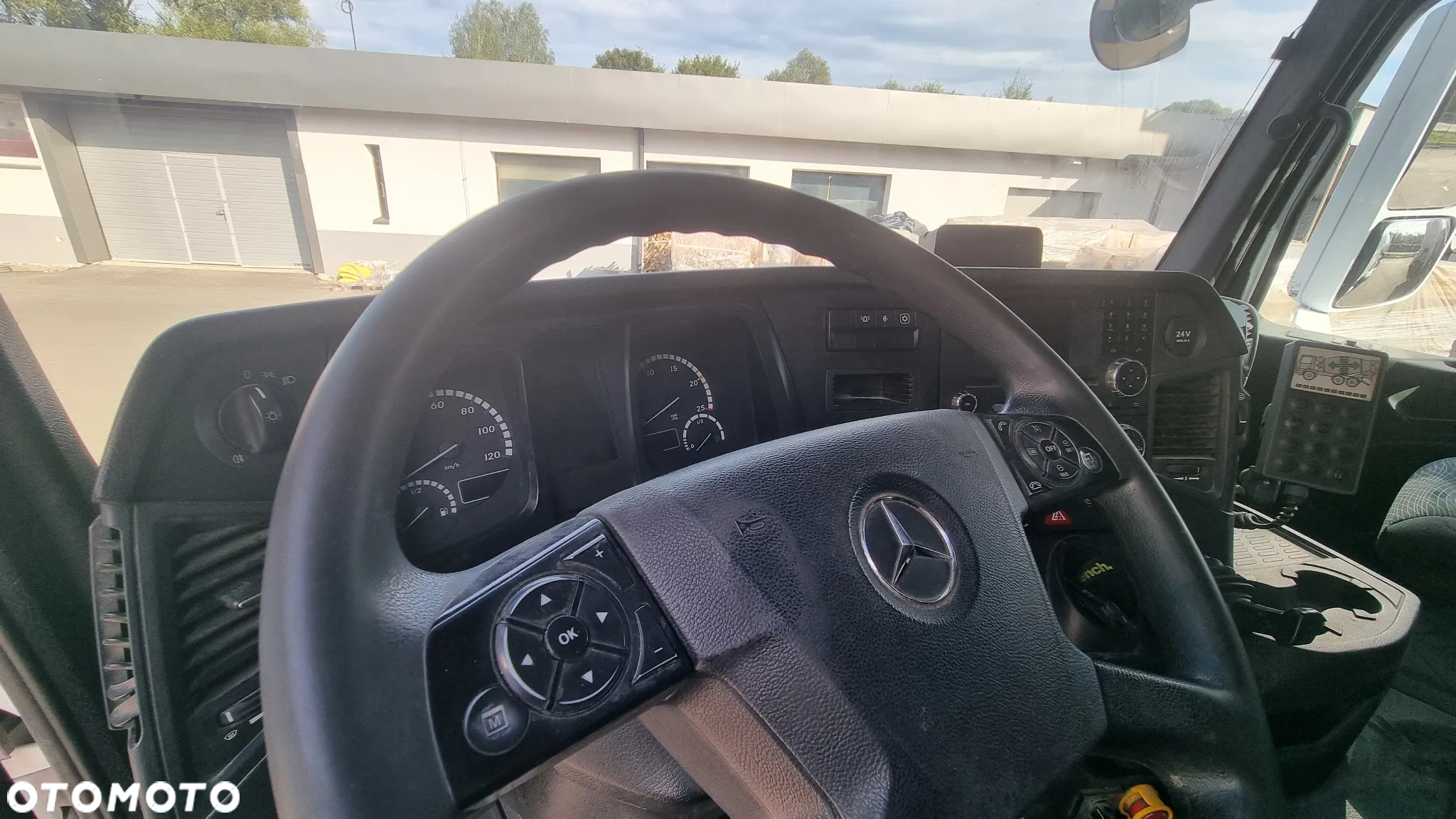 Mercedes-Benz AROCS - 28