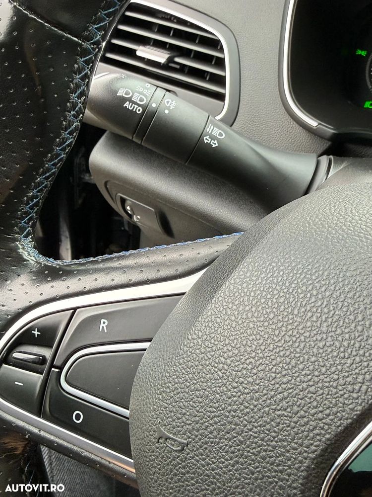 Renault Megane BLUE dCi Zen - 12