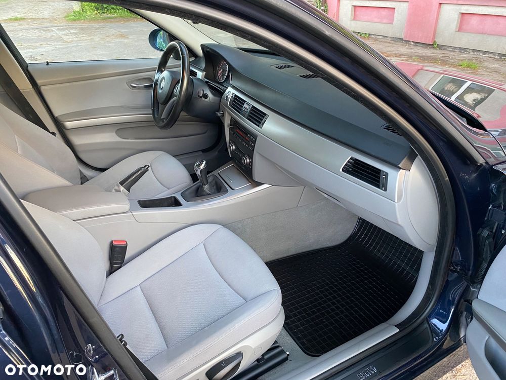 BMW Seria 3 320d - 27