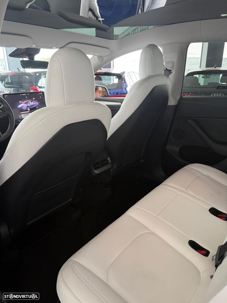 Tesla Model Y Long Range Dual Motor AWD - 9