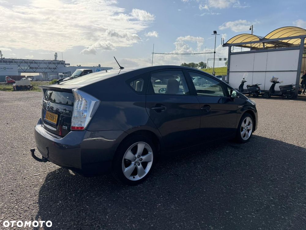 Toyota Prius - 32