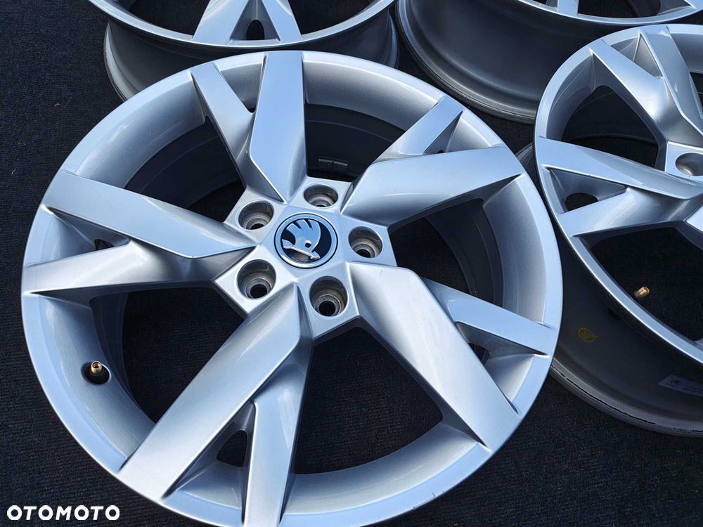 Felgi Aluminiowe 17 5x112 Skoda Octavia Karoq Yeti - 5