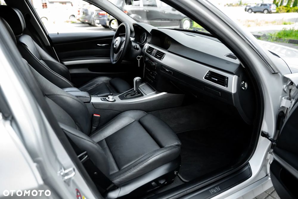 BMW Seria 3 330xi - 19