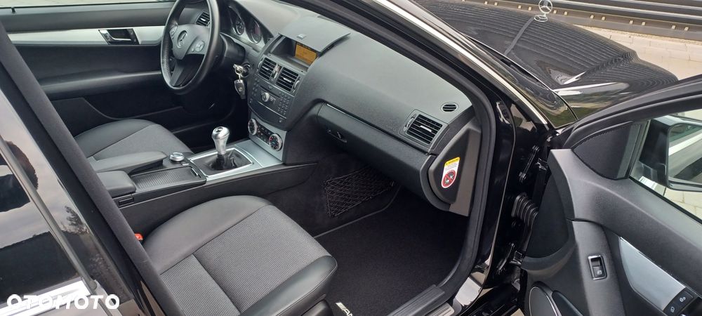 Mercedes-Benz Klasa C 200 Avantgarde Edition - 30