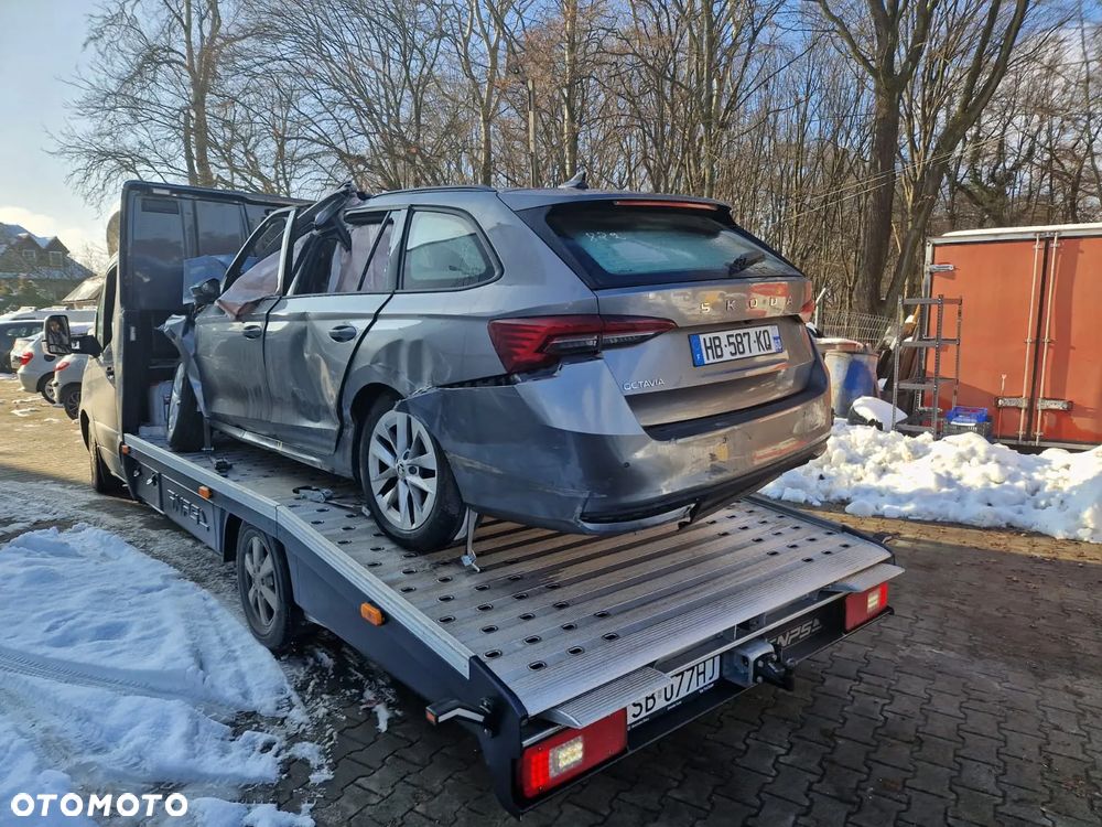 Skoda Octavia 2.0 TDI DSG Selection - 2