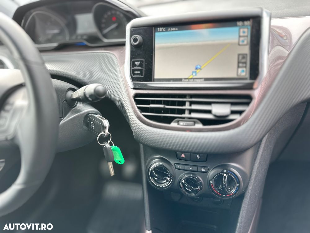Peugeot 2008 1.2 L PureTech Allure - 10