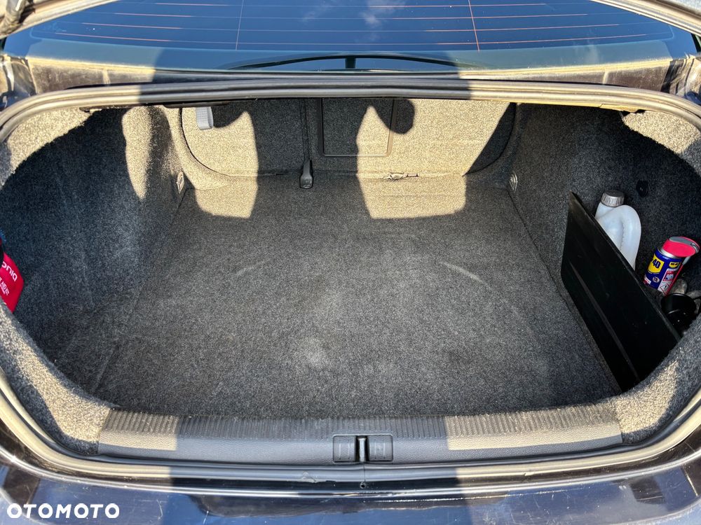 Volkswagen Jetta 1.9 TDI Comfortline - 29