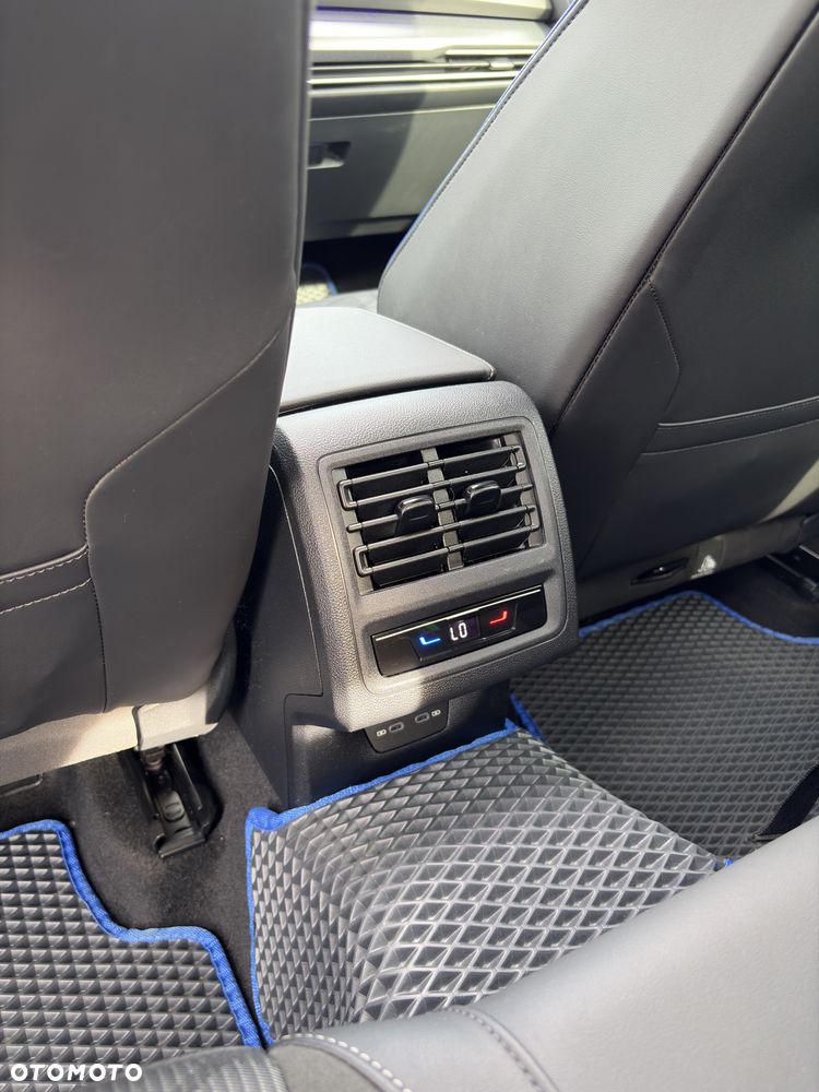 Volkswagen Golf 1.5 eTSI mHEV R-Line DSG - 26