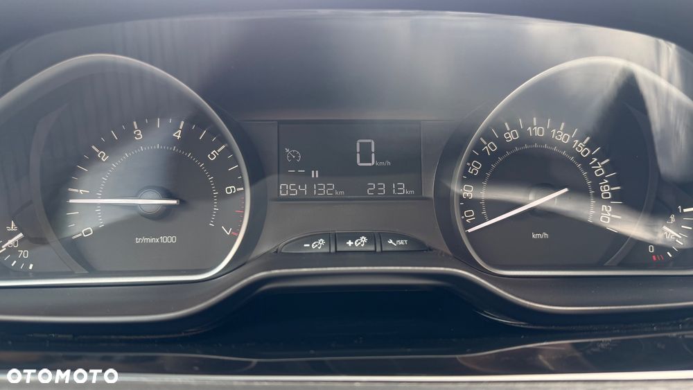 Peugeot 2008 1.2 Pure Tech Active - 12