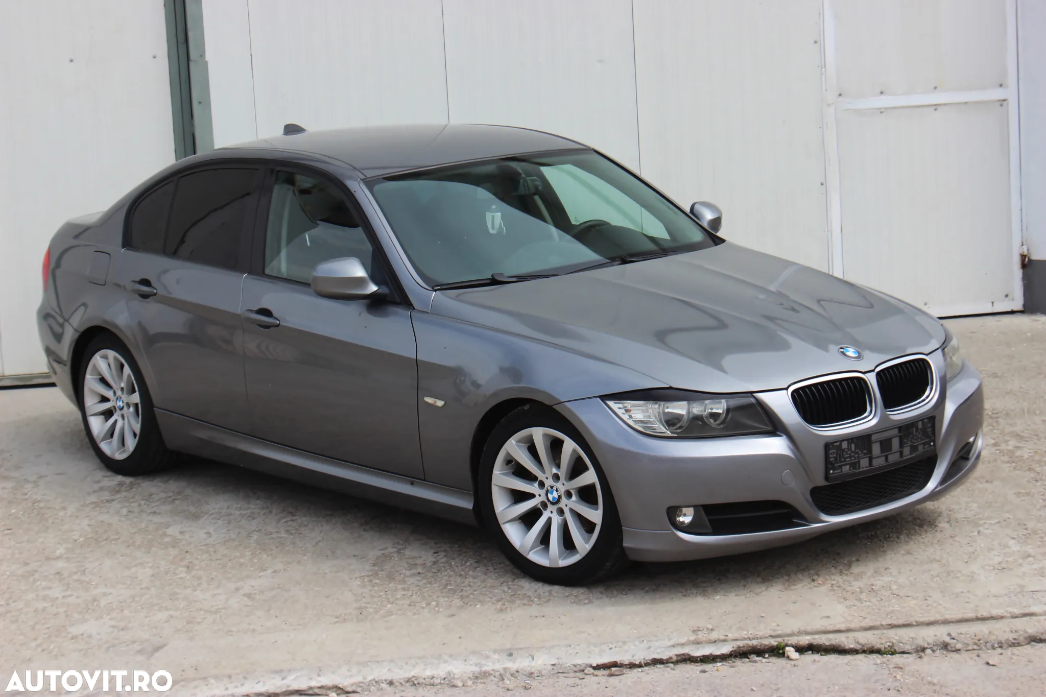 BMW Seria 3 320i - 9