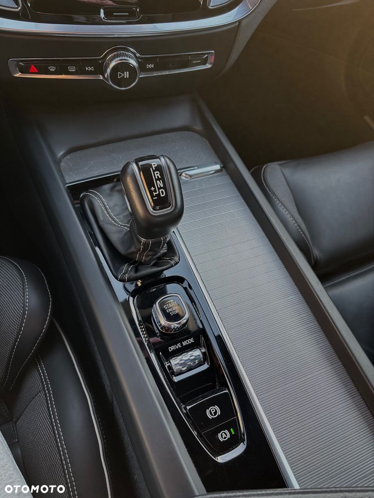 Volvo S60 T5 R-Design - 19