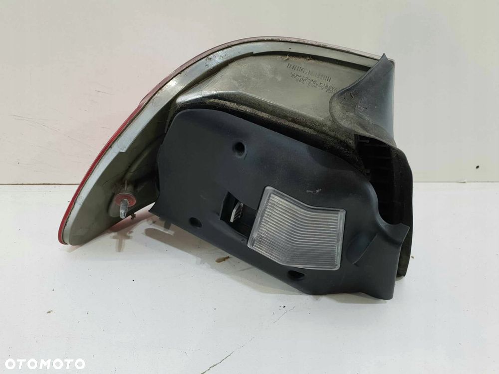 BMW E46 COUPE LIFT LAMPA PRAWA TYŁ 6920700 - 2