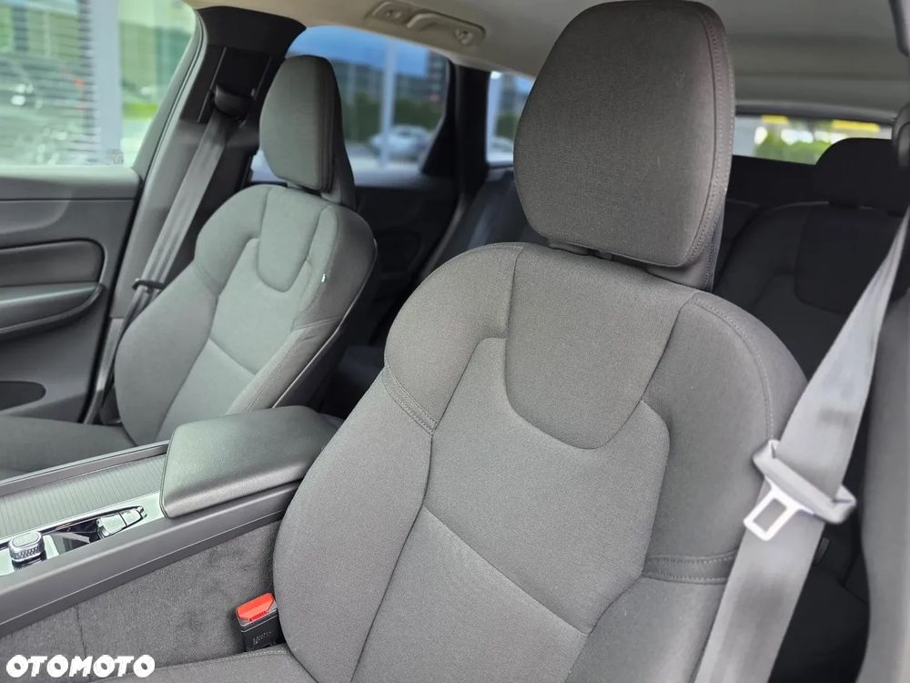 Volvo XC 60 D4 Momentum Pro - 28