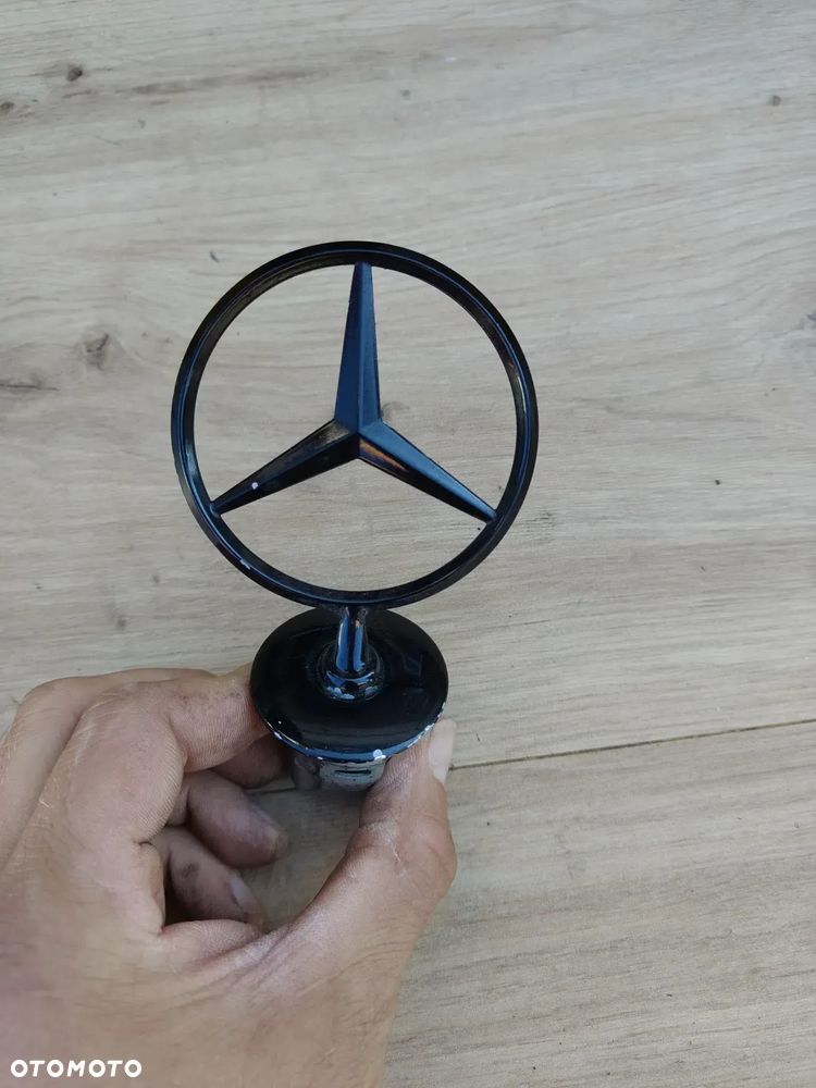 MERCEDES W210 W211 W220 W221 W203 W212 CELOWNIK MASKI EMBLEMAT ZNACZEK czarny - 1