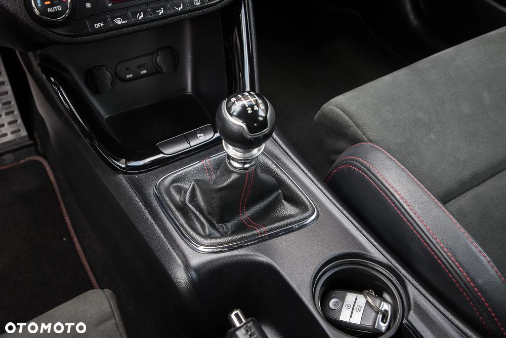 Kia Ceed 1.6 T-GDI GT - 23