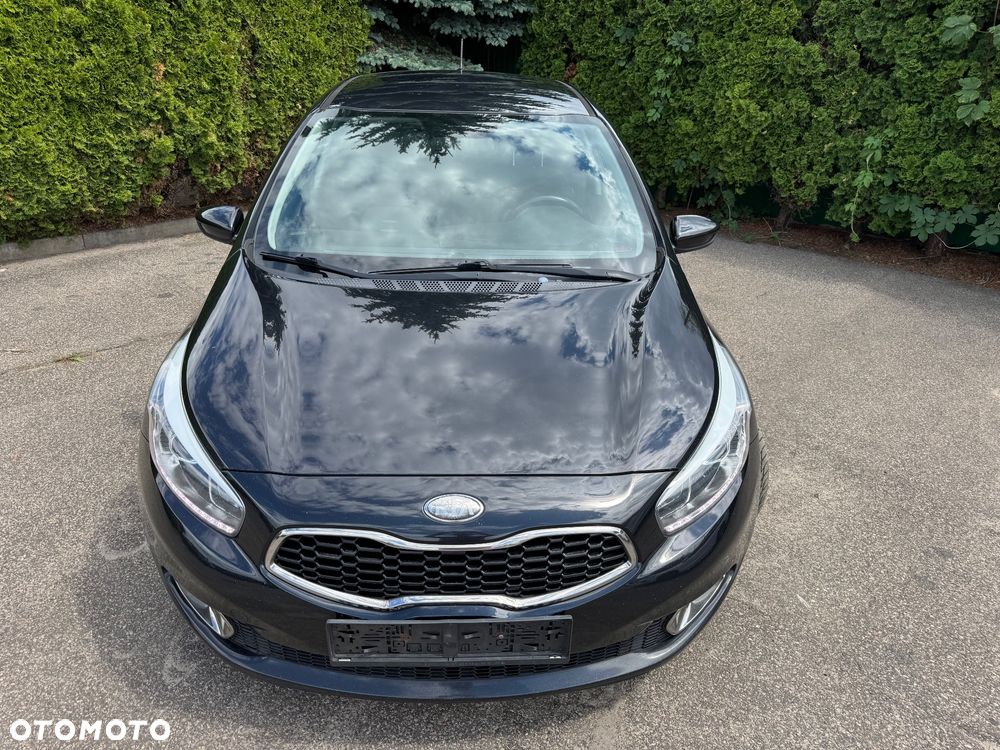 Kia Ceed 1.6 CRDi 128 ISG Fifa World Cup Edition - 3