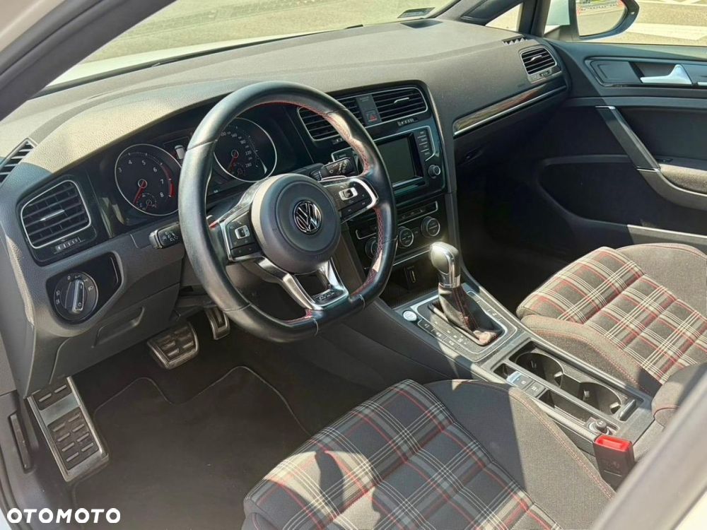 Volkswagen Golf - 7