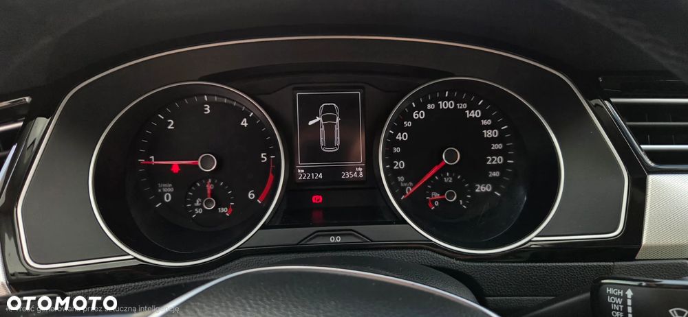 Volkswagen Passat Variant 2.0 TDI BMT Highline - 25