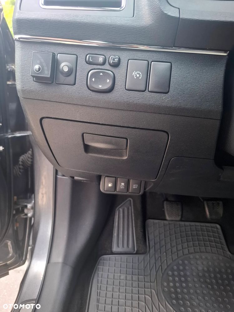 Toyota Avensis 1.8 Premium - 25