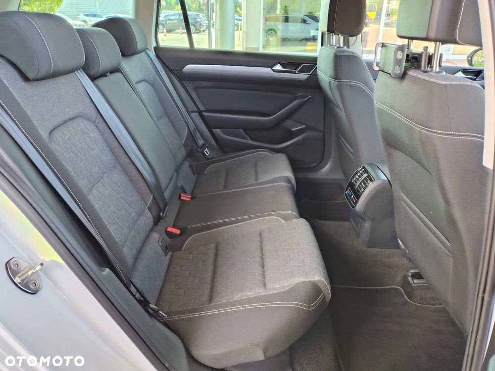Volkswagen Passat - 21