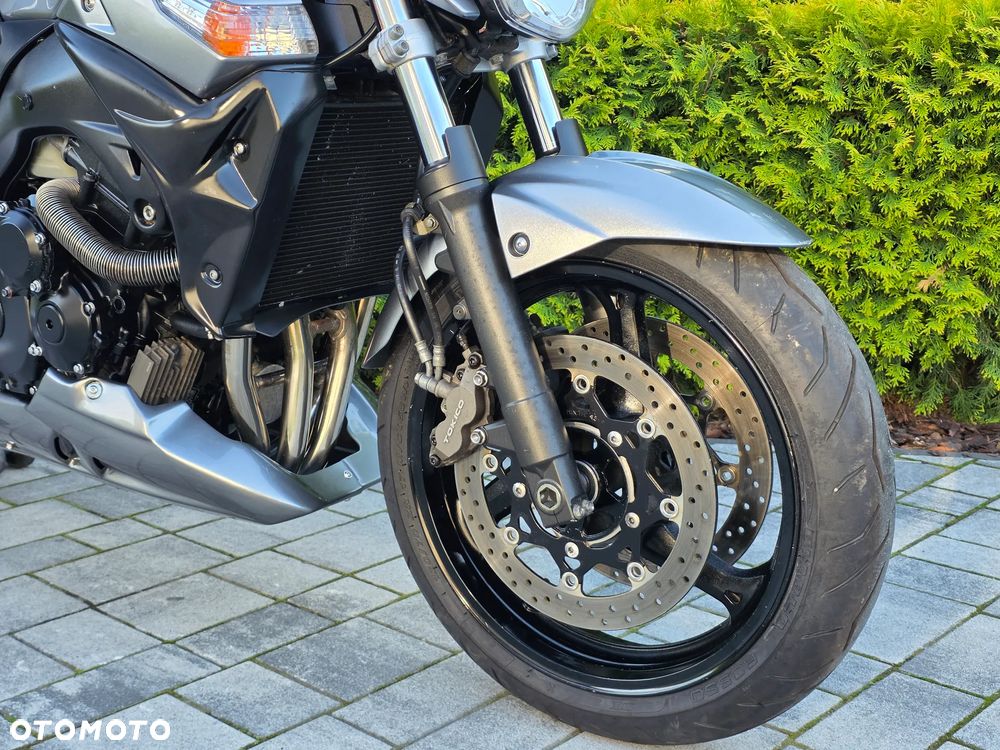 Suzuki GSR - 7