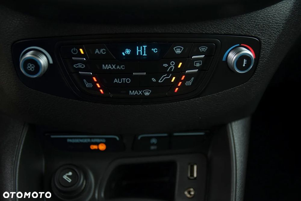 Ford Tourneo Courier 1.5 TDCi Titanium - 28