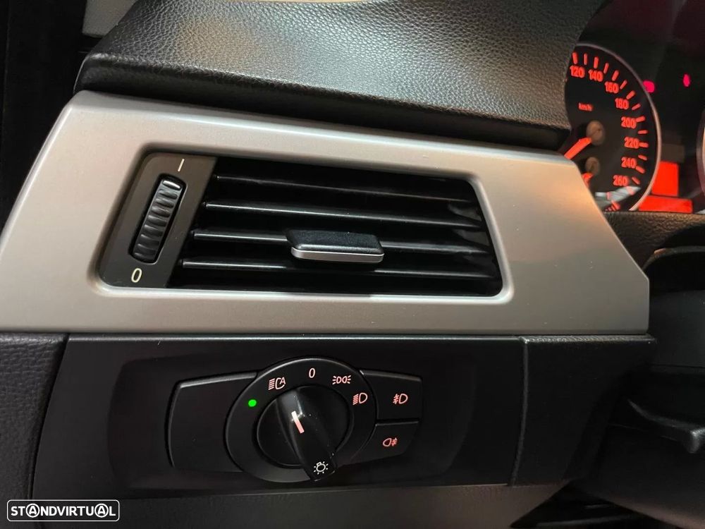 BMW 320 d Exclusive - 10