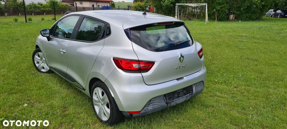 Renault Clio 1.2 16V 75 Life - 5