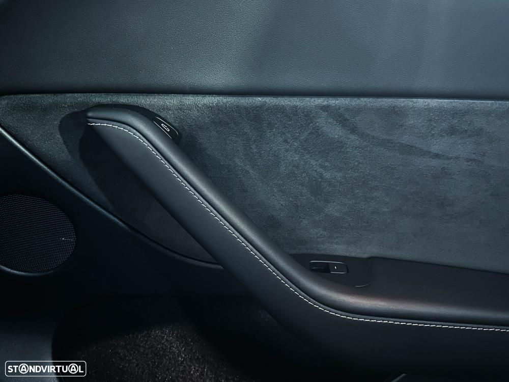 Tesla Model Y Long Range Dual Motor AWD - 30