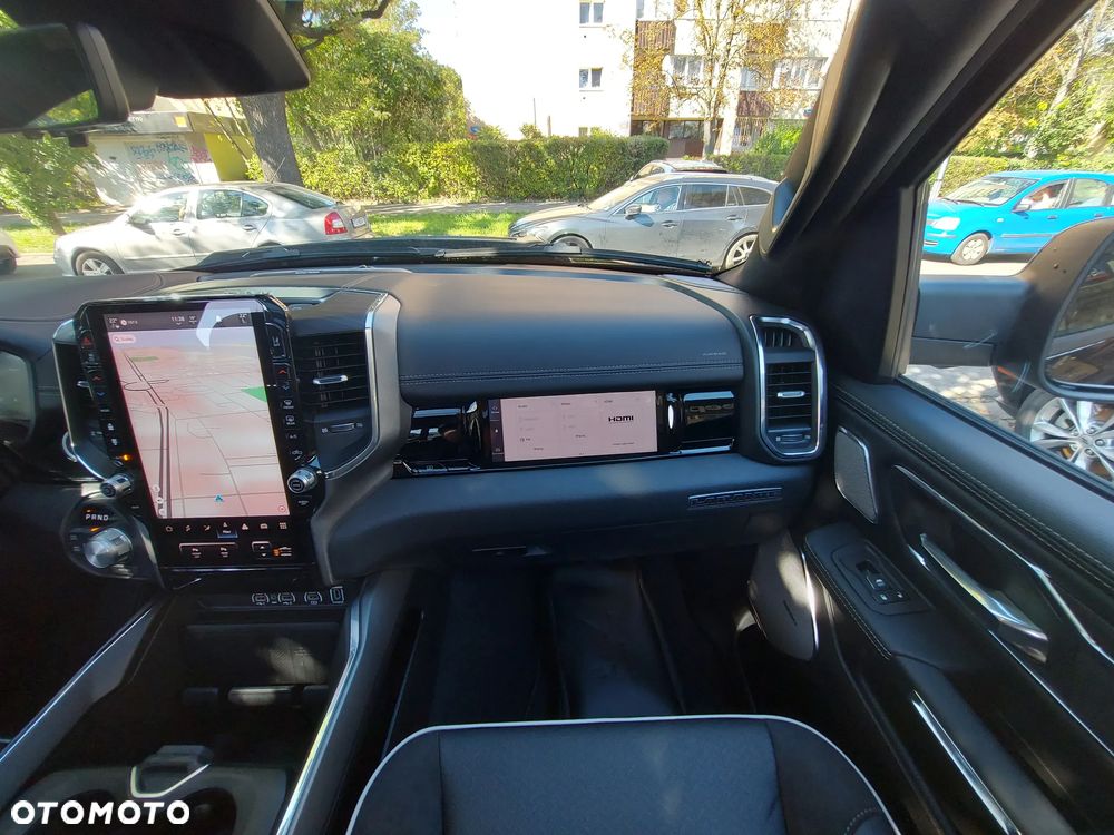 RAM 1500 Laramie Night Premium - 30