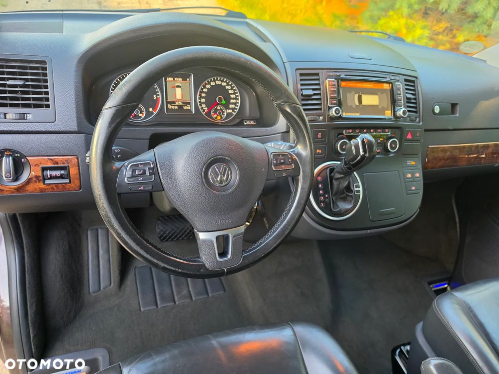 Volkswagen Multivan - 15