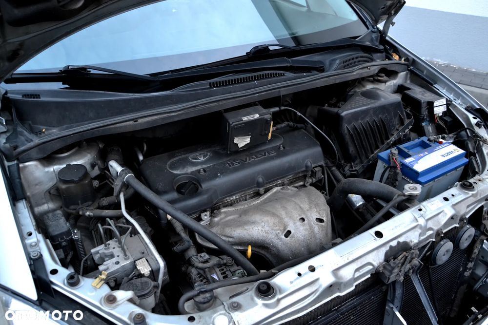 Toyota Avensis Verso 2.0 - 31