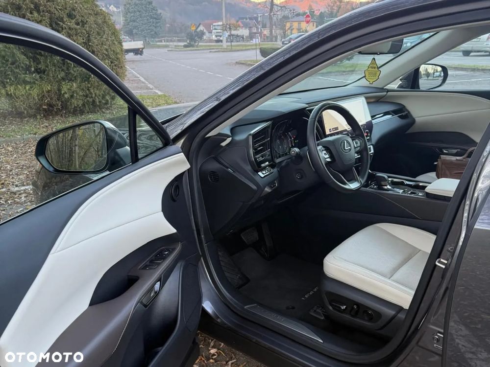 Lexus Inny - 8